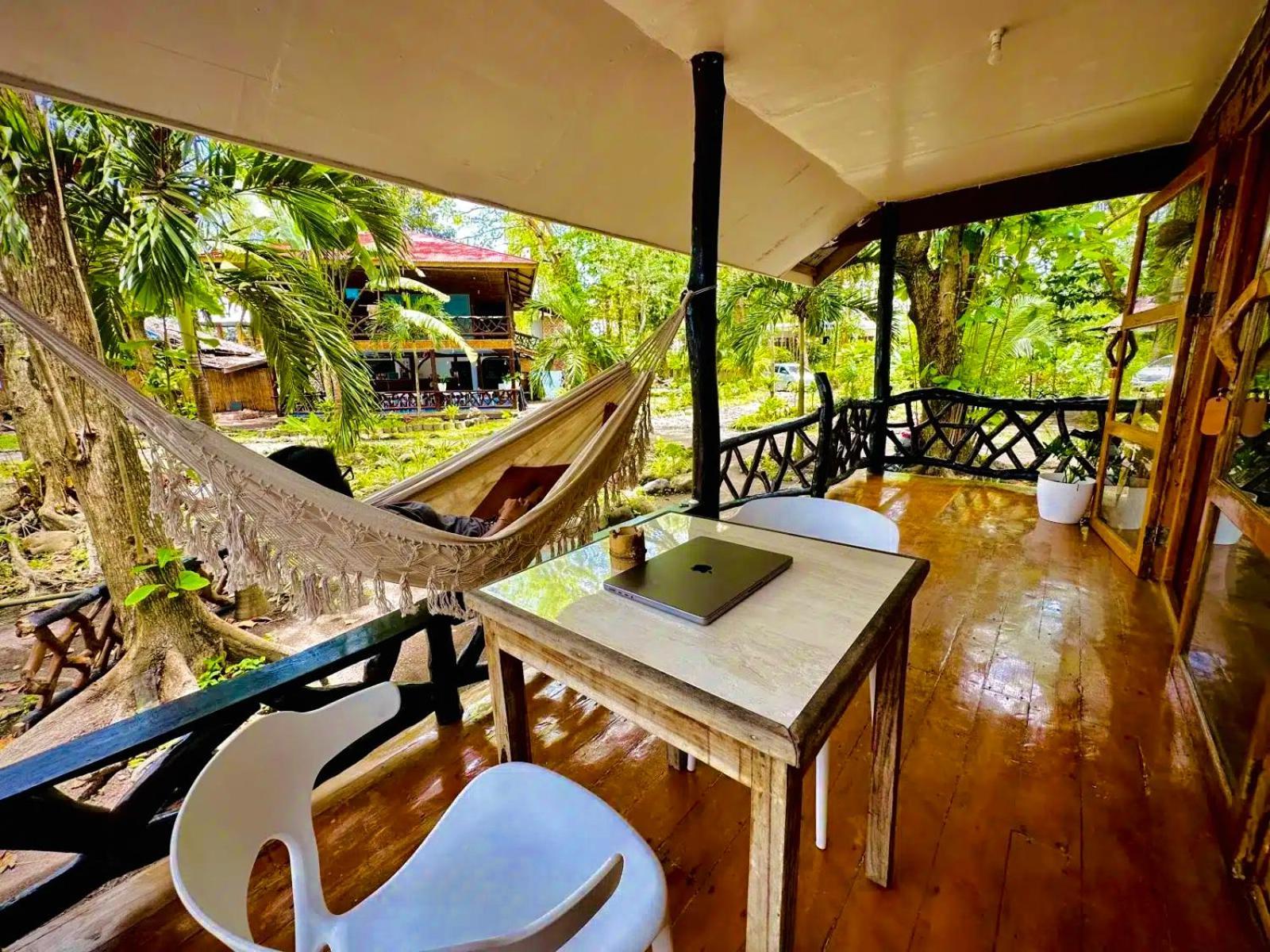 Playa Del Fuego Camiguin Beach Hostel & Resort Mambajao Exterior photo
