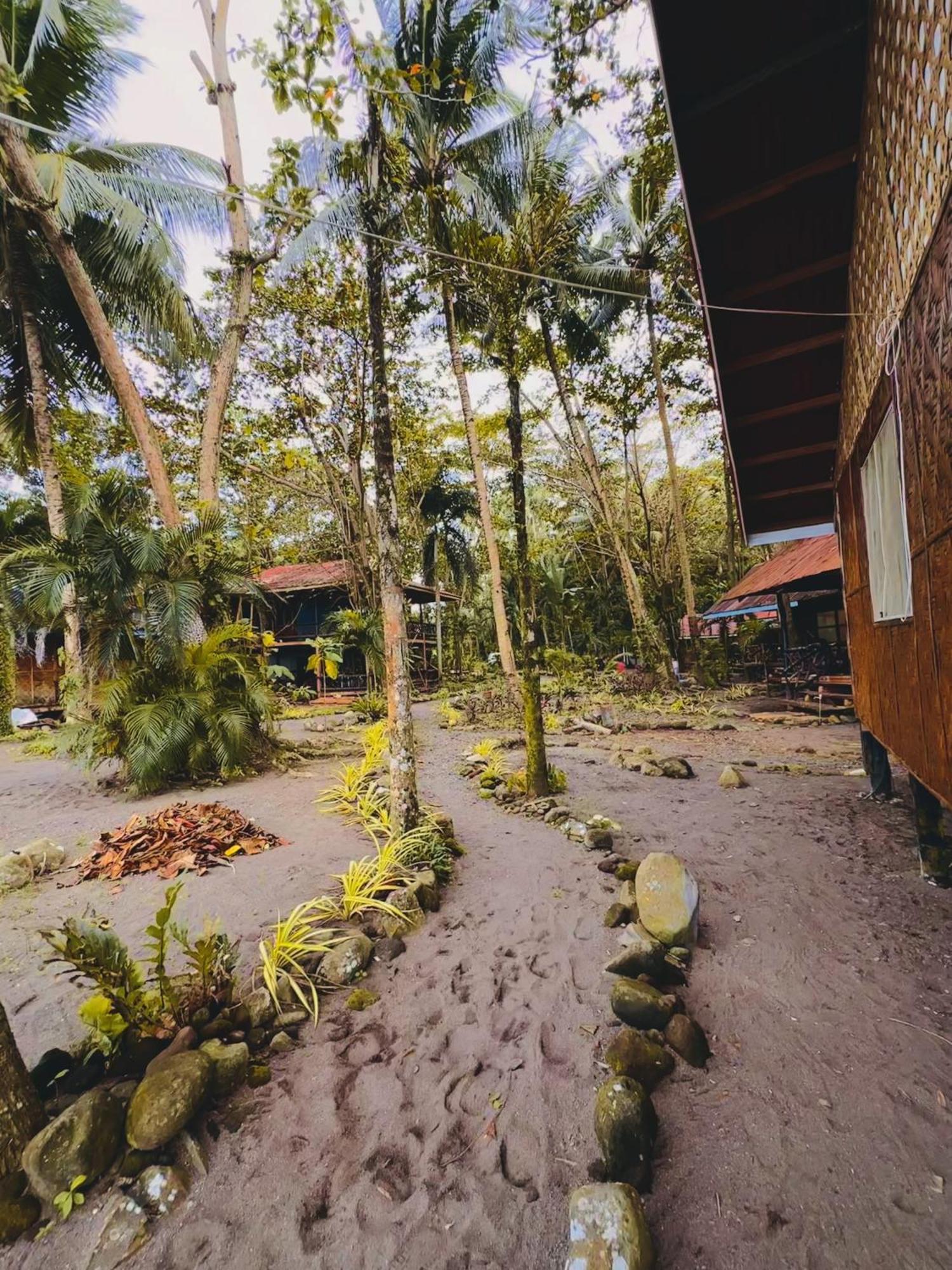 Playa Del Fuego Camiguin Beach Hostel & Resort Mambajao Exterior photo